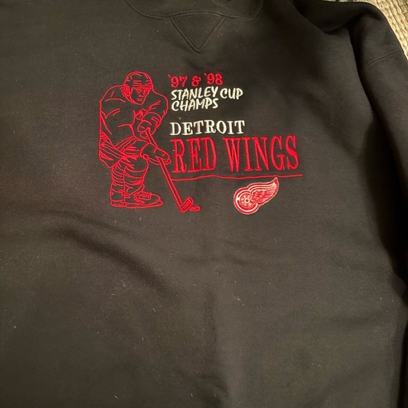 Genuine Detroit Red Wings Black Sweatshirt - Picture 2 of 3